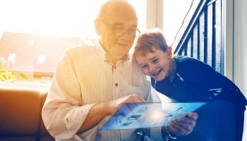 المسنون والتكنولوجيا - أرشيفية