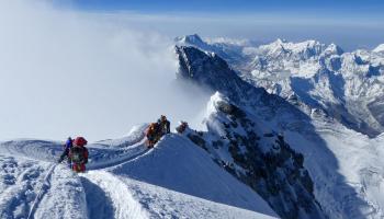 التسلق في جبال الألب بسويسرا - أرشيفية