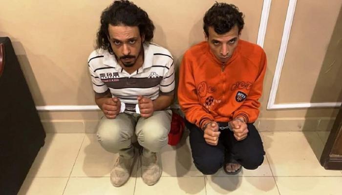 المتهمان بعد القبض عليهما
