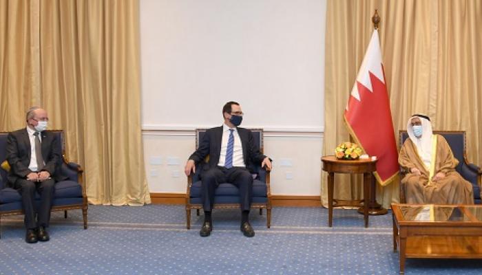 نائب رئيس مجلس الوزراء البحريني يلتقي الوفد الأمريكي الإسرائيلي المشترك
