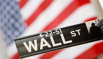 علامة وول ستريت خارج بورصة نيويورك - رويترز