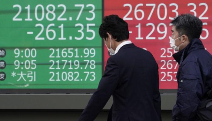 الأسهم اليابانية تقتفي خسائر وول ستريت