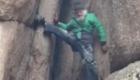 بالفيديو.. روسي في السبعين يتسلق الجبال بدون حبال