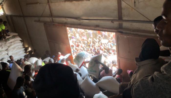 جانب من أعمال النهب