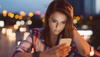 أضرار الإفراط في وسائل التواصل الاجتماعي
