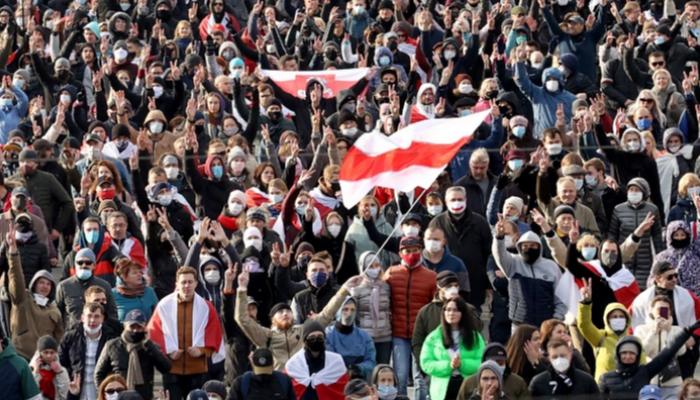 المعارضة في بيلاروسيا تطالب بتنحي الرئيس