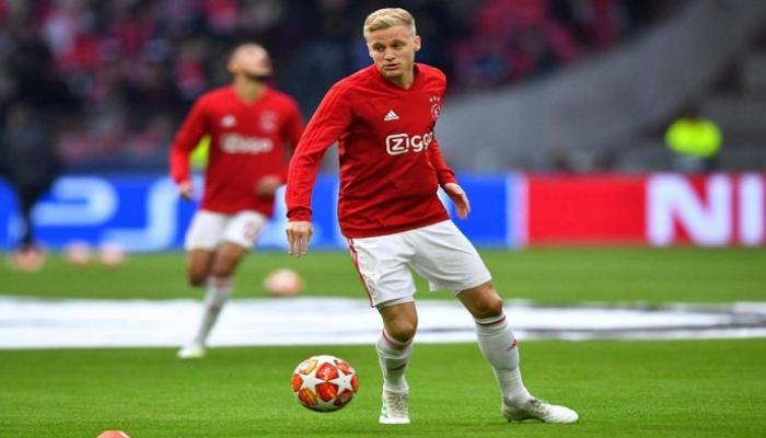فان دي بيك لاعب مانشستر يونايتد
