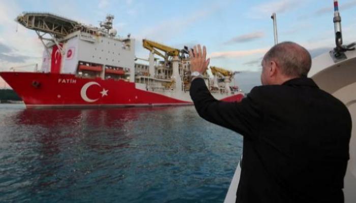 أردوغان يلوح لسفية تنقيب تركية في مهمة استفزازية