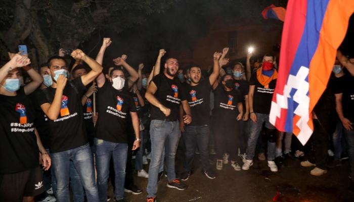 جانب من المظاهرات أمام السفارة التركية بلبنان - أ.ف.ب
