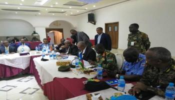 ممثلو السودان وجنوب السودان خلال توقيع اتفاق يعيد الاستقرار لأبيي