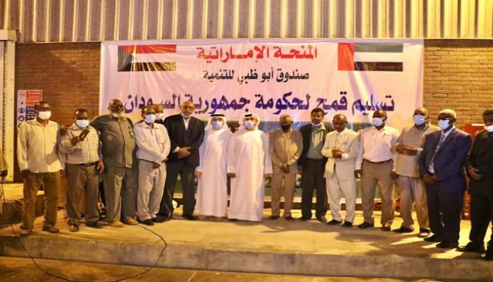 جانب من فعالية تقديم المنحة الإماراتية للسودان