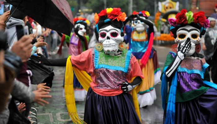 جانب من مهرجان يوم الموتى في المكسيك 