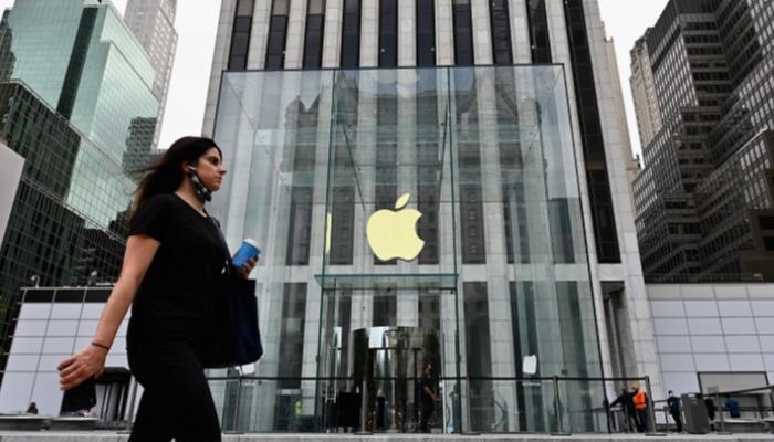 آيفون يلتهم 450 مليار دولار من قيمة