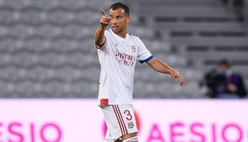 جمال بلعمري نجم منتخب الجزائر وفريق ليون الفرنسي