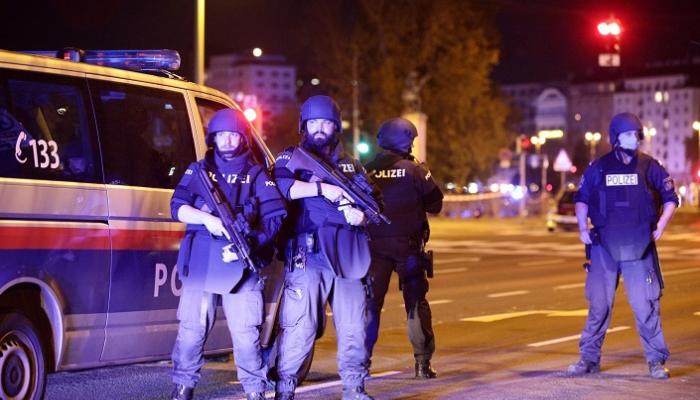 عناصر من الشرطة النمساوية في فيينا - رويترز