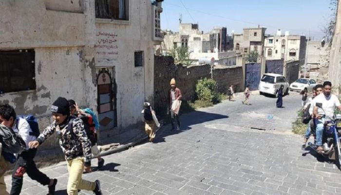 هلع الأطفال جراء القصف الحوثي