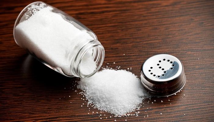 الأطعمة المالحة تضر بمرضى كورونا