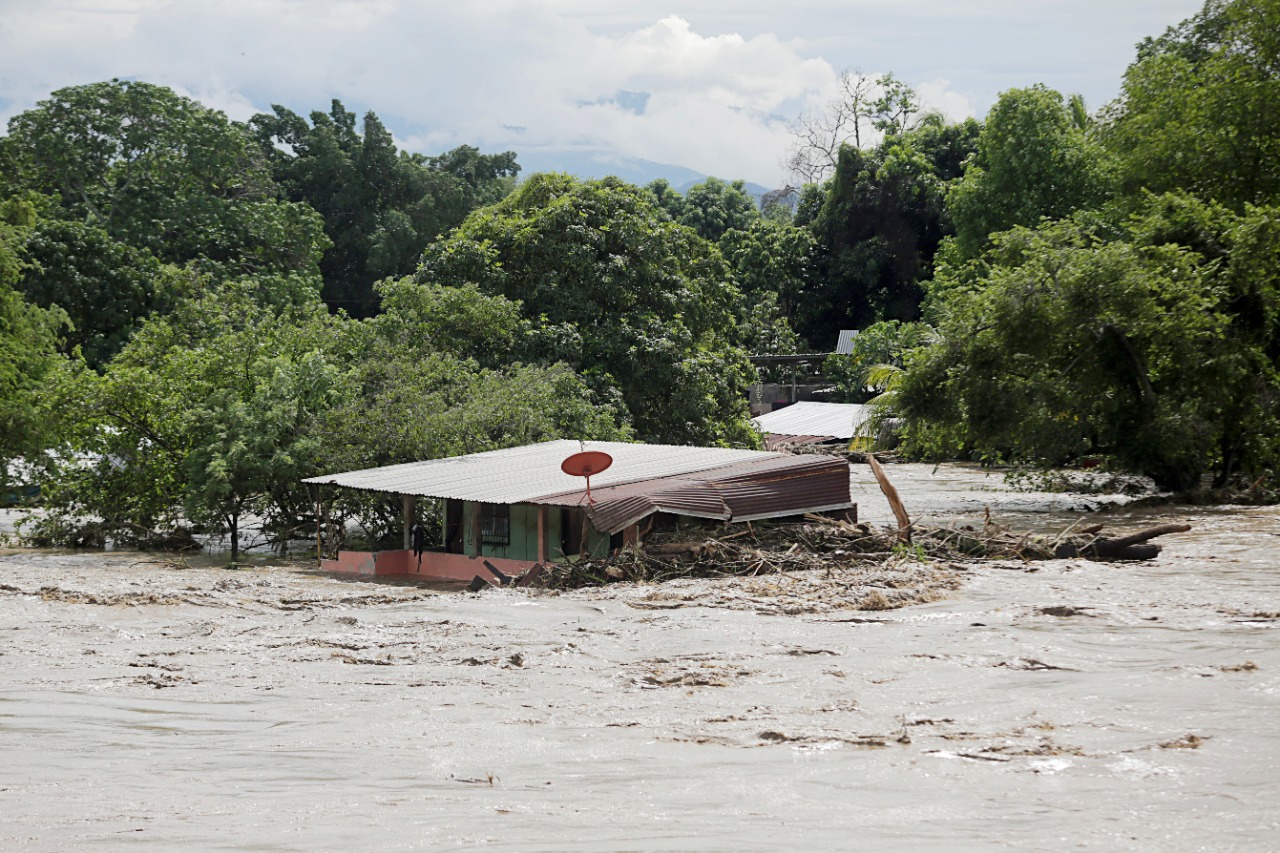 توفان اتا در سن پدرو سولای هندوراس