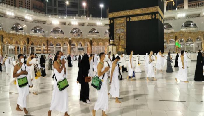 ضيوف الرحمن يؤدون مناسك العمرة- أرشيفية