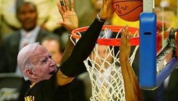 LeBron James s'est imaginé en Joe Biden contrant Donald Trump.