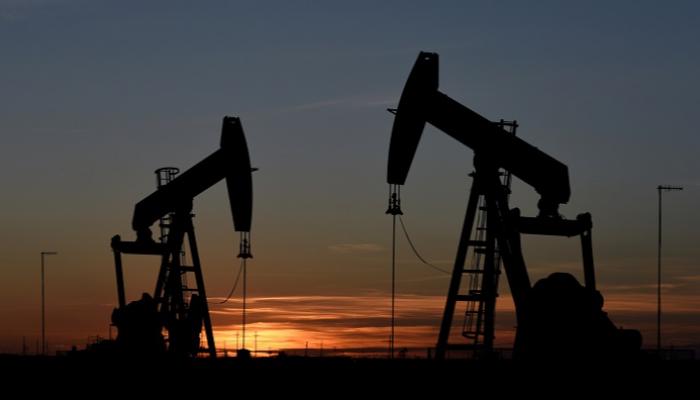 أسعار النفط تتراجع مع تنامي مخاوف الطلب