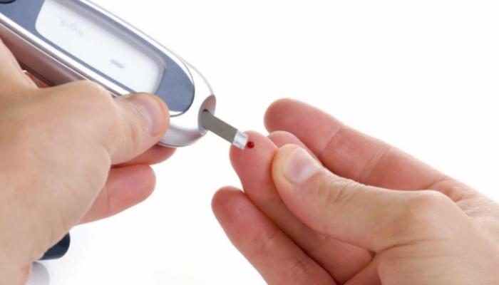 جهاز قياس نسبة السكر في الدم- أرشيفية