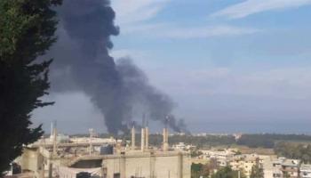 حريق كبير في خط أنابيب البترول بمنطقة العبدة