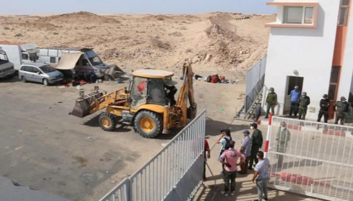 السلطات المغربية تعيد ترميم معبر الكركرات 