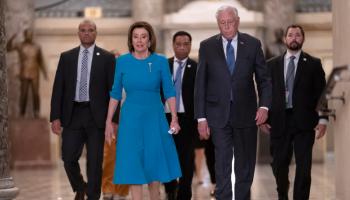 نانسي بيلوسي مع زعيم الأغلبية ستيني هوير 