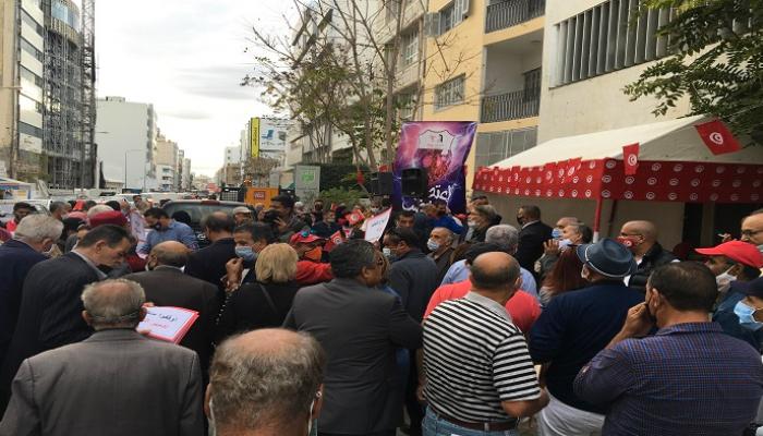 جانب من اعتصام الدستوري الحر أمام مقر القرضاوي بتونس