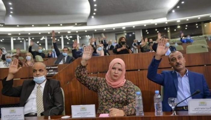 جانب من جلسة تصويت النواب على موازنة 2021 بالبرلمان الجزائري