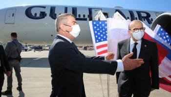 أشكينازي في استقبال الوفد البحريني