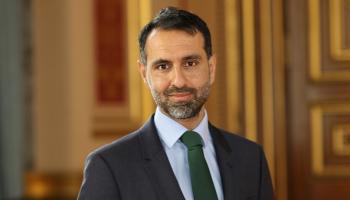 السفير البريطاني لدى السودان عرفان صديق