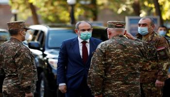 رئيس الوزراء نيكول باشينيان مع وزير الدفاع