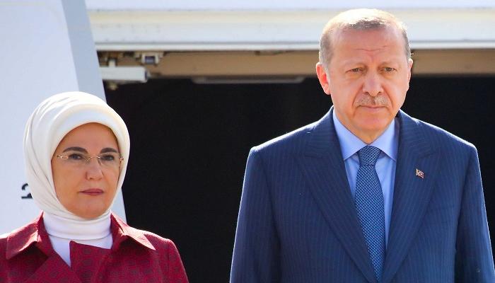 الرئیس الترکی رجب طیب أردوغان وزوجته أمینة- رویترز