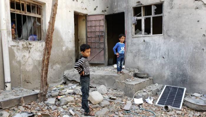 آثار قصف حوثي على أحياء سكنية بمدينة تعز