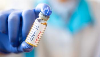 قارورة لقاح محتمل ضد فيروس كورونا