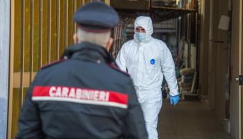 حاولت قتل نفسها هي وأبنائها.. فأنقذها طفليها من جريمة بشعة