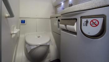  مرحاض طائرة