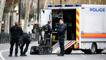 روبوت للتعامل مع الأجسام المشبوهة - أرشيفية