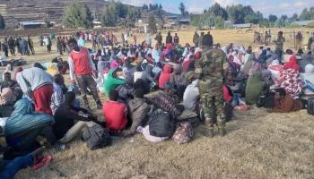 عناصر من الجيش الإثيوبي لدى عودتهم لإقليم أمهرة بعد احتجازهم بإقليم تجراي