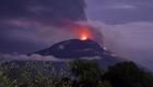 صور.. انفجار بركان يثير الفزع في إندونيسيا