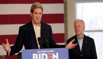 الرئيس المنتخب جو بايدن ومبعوث المناخ جون كيري