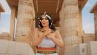 صور عارضة أزياء بمنطقة الأهرامات تثير ضجة في مصر