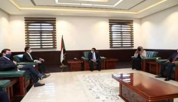 حمدوك خلال لقائه بالوفد الأوروبي