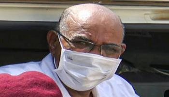 الرئيس السوداني المعزول عمر البشير خلال محاكمته في تهم فساد - أرشيفية