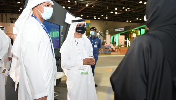  كبار الزوار خلال تفقدهم منصة جمارك دبي في معرض جيتكس 