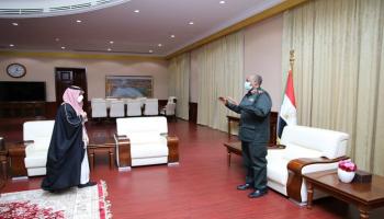 جانب من لقاء الفريق أول ركن عبدالفتاح البرهان والأمير فيصل بن فرحان