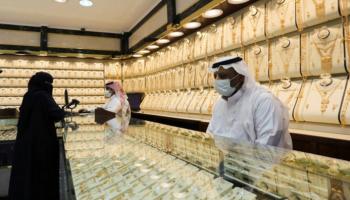 الذهب يتراجع في السعودية مع هبوط عالمي قوي