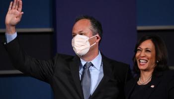 كامالا هاريس ودوج إمهوف - الإندبندنت